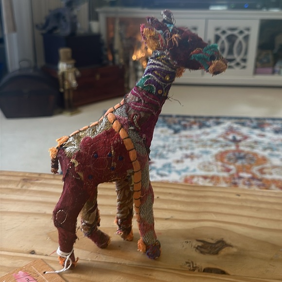 Portofino Home Boho Handcrafted Indian Paper Mache Sari Fabric Giraffe Figurine. - Picture 3 of 9